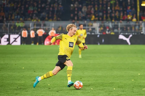 GERMANY, DORTMUND - 2 Nisan 2022 Julian Brandt. Bundesliga Borussia Dortmund maçı Iduna Park 'ta RB Leipzig' e karşı.