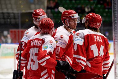 TYCHY, POLAND - 29 Nisan 2022: IIHF 2022 Buz Hokeyi Dünya Şampiyonası Div 1B Sırbistan - Polonya