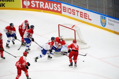 TYCHY, POLAND - 29 Nisan 2022: IIHF 2022 Buz Hokeyi Dünya Şampiyonası Div 1B Sırbistan - Polonya