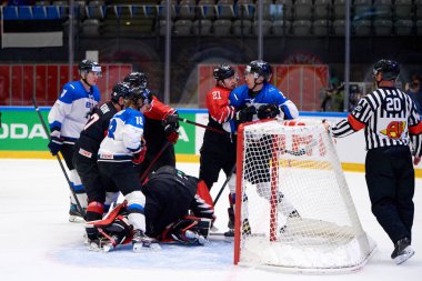 TYCHY, POLAND - 28 Nisan 2022: IIHF 2022 Buz Hokeyi Dünya Şampiyonası Div 1B Japonya - Estonya