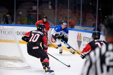 TYCHY, POLAND - 28 Nisan 2022: IIHF 2022 Buz Hokeyi Dünya Şampiyonası Div 1B Japonya - Estonya