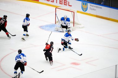 TYCHY, POLAND - 28 Nisan 2022: IIHF 2022 Buz Hokeyi Dünya Şampiyonası Div 1B Japonya - Estonya
