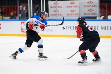 TYCHY, POLAND - 28 Nisan 2022: IIHF 2022 Buz Hokeyi Dünya Şampiyonası Div 1B Japonya - Estonya