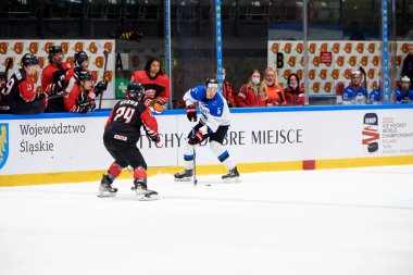 TYCHY, POLAND - 28 Nisan 2022: IIHF 2022 Buz Hokeyi Dünya Şampiyonası Div 1B Japonya - Estonya