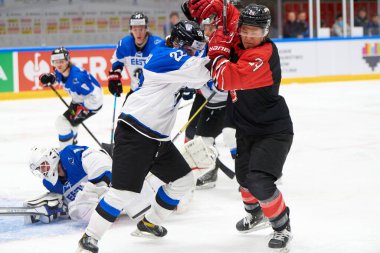 TYCHY, POLAND - 28 Nisan 2022: IIHF 2022 Buz Hokeyi Dünya Şampiyonası Div 1B Japonya - Estonya