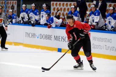 TYCHY, POLAND - 28 Nisan 2022: IIHF 2022 Buz Hokeyi Dünya Şampiyonası Div 1B Japonya - Estonya