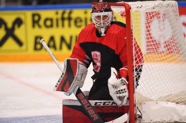 TYCHY, POLAND - 26 Nisan 2022: NARISAWA Yuta, IIHF 2022 Buz Hokeyi Dünya Şampiyonası Div 1B Sırbistan Japonya 'ya karşı