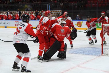 TYCHY, POLAND - 29 Nisan 2022: IIHF 2022 Buz Hokeyi Dünya Şampiyonası Div 1B Polonya - Japonya