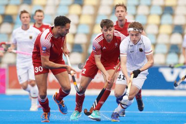 MONCHEGLADBACH, GERMANY - 5 Mayıs 2022: Almanya ile İngiltere arasında SparkassenPark 'ta oynanan FIH Pro League maçı sırasında Sam Ward