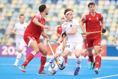 MONCHEGLADBACH, GERMANY - 5 Mayıs 2022: Almanya ile İngiltere arasında SparkassenPark 'ta oynanan FIH Pro League maçı sırasında Sam Ward