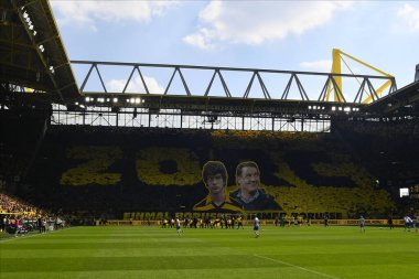 DORTMUND, ALMANY - 14 Mayıs 2022: hayran performansı. Bundesliga Borussia Dortmund, Iduna Park 'ta Hertha Berlin' e karşı.