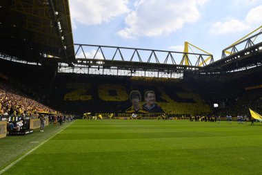 DORTMUND, ALMANY - 14 Mayıs 2022: hayran performansı. Bundesliga Borussia Dortmund, Iduna Park 'ta Hertha Berlin' e karşı.