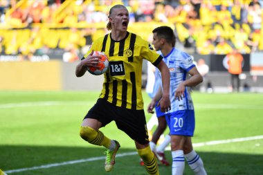DORTMUND, GERMANY - 14 Mayıs 2022: Erling Haaland, Signal Iduna Park 'ta oynanan Bundesliga Borussia Dortmund-Hertha Berlin maçında gol attı.