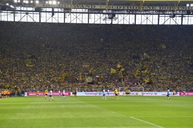 DORTMUND, ALMANY - 14 Mayıs 2022: hayran performansı. Bundesliga Borussia Dortmund, Iduna Park 'ta Hertha Berlin' e karşı.