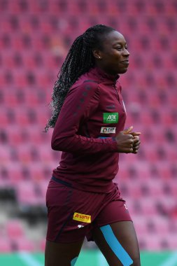 COLOGNE, ALMANY - 27 MAYIS 2022: Teninsoun Sissoko. Maç öncesi antrenman 1. FFC Türbini Potsdam. DFB Pokal Finali der Frauen 2022