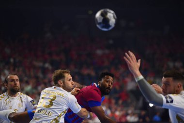 COLOGNE, Almanya - 18 Haziran 2022: 19 Timothey N 'Guessan. Yarı final THW Kiel - Barca EHF FİNAL4 Men