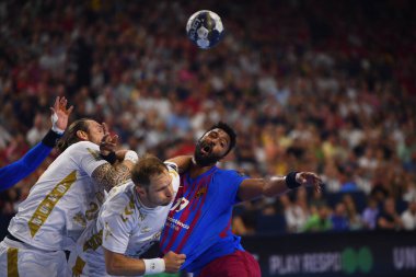 COLOGNE, Almanya - 18 Haziran 2022: 19 Timothey N 'Guessan. Yarı final THW Kiel - Barca EHF FİNAL4 Men