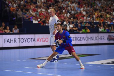 COLOGNE, ALMANY 18 HAZİRAN 2022: 20 Aleix Gomez. Yarı final THW Kiel - Barca EHF FİNAL4 Men
