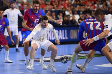 COLOGNE, Almanya - 18 Haziran 2022: 24 Miha Zarabec. Yarı final THW Kiel - Barca EHF FİNAL4 Men