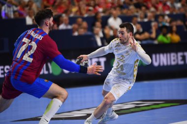 COLOGNE, Almanya - 18 Haziran 2022: 24 Miha Zarabec. Yarı final THW Kiel - Barca EHF FİNAL4 Men