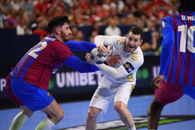 COLOGNE, Almanya - 18 Haziran 2022: 24 Miha Zarabec. Yarı final THW Kiel - Barca EHF FİNAL4 Men