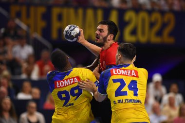 COLOGNE, ALMANY - 18 Haziran 2022: 13 Petar Nenadi. Yarı final Telekom Veszprem HC Lomza Vive Kielce EHF FINAL4 Men