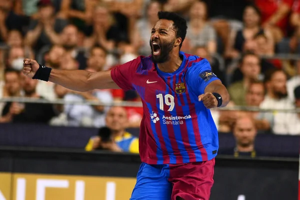 COLOGNE, Almanya - 18 Haziran 2022: 10 Timothey N 'Guessan. Antonio Carlos Ortega. Yarı final THW Kiel - Barca EHF FİNAL4 Men