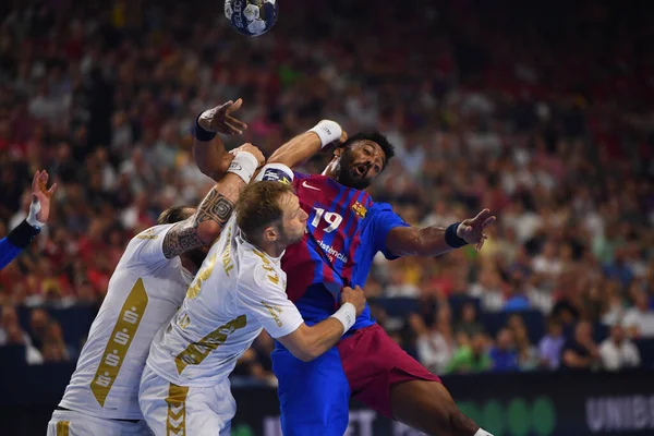 COLOGNE, Almanya - 18 Haziran 2022: 19 Timothey N 'Guessan. Yarı final THW Kiel - Barca EHF FİNAL4 Men