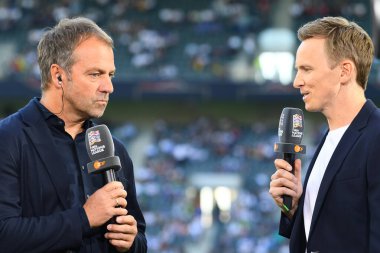 MOENCHENGLADBACH, GERMANY - 13 Haziran 2022: Almanya ile İtalya arasındaki UEFA Milletler Ligi 2023 futbol maçı öncesinde baş antrenör Hansi Flick basın stüdyosunda