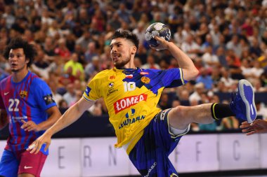 COLOGNE, Almanya - 19 Haziran 2022: 10 Alex Dujshebaev (c). EHF FİNAL4 Men Barca - Lomza Vive Kielce