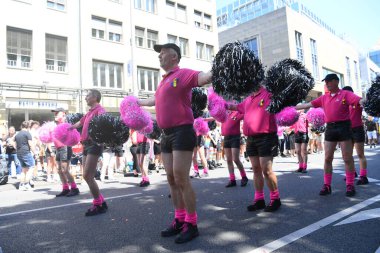 COLOGNE, GERMANY - 3 HAZİRAN 2022: Christopher Street Day Sokak Yürüyüşü 'nün (CSD) katılımcısı, Gay Pride. LGBT 