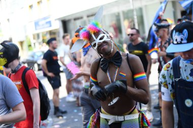 COLOGNE, GERMANY - 3 HAZİRAN 2022: Christopher Street Day Sokak Yürüyüşü 'nün (CSD) katılımcısı, Gay Pride. LGBT 