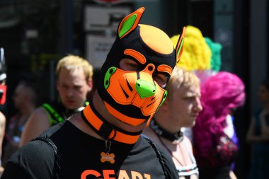 COLOGNE, GERMANY - 3 HAZİRAN 2022: Christopher Street Day Sokak Yürüyüşü 'nün (CSD) katılımcısı, Gay Pride. LGBT 