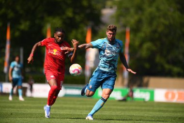 WOLFSBERG, AUSTRIA - 16 Temmuz 2022: Christopher Nkunku Lyanco 'ya karşı. Sezon öncesi futbol maçı RB Leipzig - Southampton FC