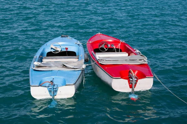 Old Two Boats Red Blue Boats Lake Clean Water — Fotografia de Stock