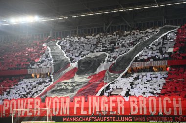 DUESSELDORF, ALMANY 10 Eylül 2022: hayranların performansı. Futbol maçı Bundesliga 2 Fortuna - Hansa