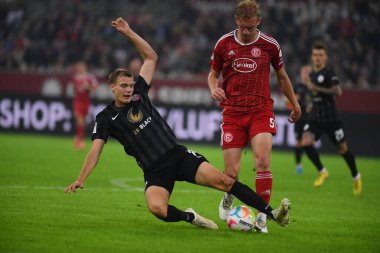 DUESSELDORF, ALMANY 10 Eylül 2022 Svante Ingelsson Christoph Klarer 'a karşı. Futbol maçı Bundesliga 2 Fortuna - Hansa