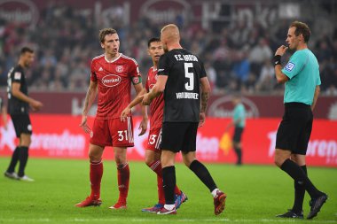 DUESSELDORF, ALMANY 10 Eylül 2022 Marcel Sobottka, Rick Van Drongelen 'a karşı. Futbol maçı Bundesliga 2 Fortuna - Hansa