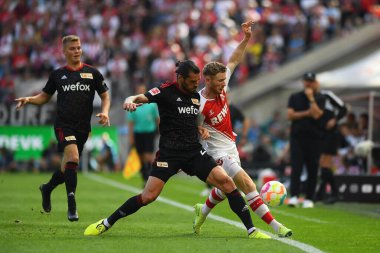KOELN, ALMANY - 11 Eylül 2022 Florian Kainz, Christopher Trimmel 'e karşı. Bundesliga 1.FC Koeln 1.FC Union futbol karşılaşması