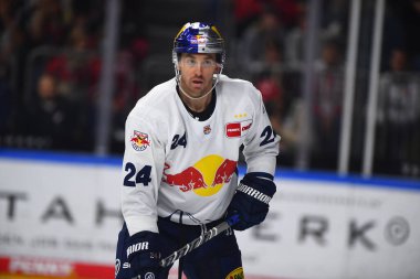 COLOGNE, Almanya - 15 Eylül 2022: Hokey maçı DEL Koelner Haie - EHC Red Bull Munchen