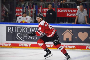 COLOGNE, Almanya - 15 Eylül 2022: Hokey maçı DEL Koelner Haie - EHC Red Bull Munchen