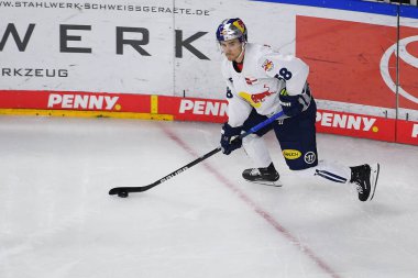 COLOGNE, Almanya - 15 Eylül 2022: Hokey maçı DEL Koelner Haie - EHC Red Bull Munchen