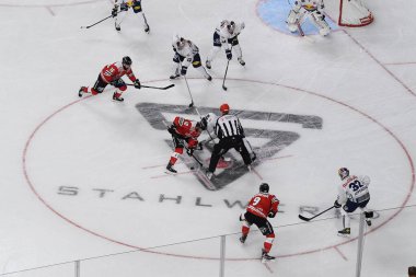 COLOGNE, Almanya - 15 Eylül 2022: Hokey maçı DEL Koelner Haie - EHC Red Bull Munchen