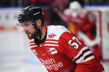 COLOGNE, Almanya - 15 Eylül 2022: Hokey maçı DEL Koelner Haie - EHC Red Bull Munchen