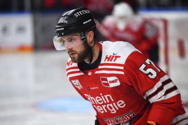 COLOGNE, Almanya - 15 Eylül 2022: Hokey maçı DEL Koelner Haie - EHC Red Bull Munchen