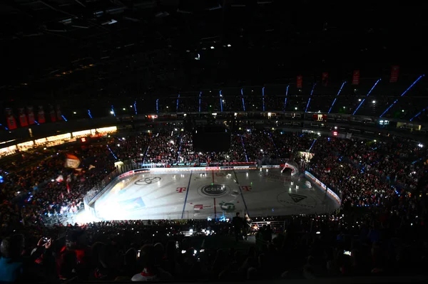 COLOGNE, Almanya - 15 Eylül 2022: Hokey maçı DEL Koelner Haie - EHC Red Bull Munchen