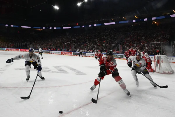 COLOGNE, Almanya - 15 Eylül 2022: Hokey maçı DEL Koelner Haie - EHC Red Bull Munchen