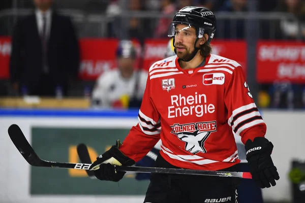 COLOGNE, Almanya - 15 Eylül 2022: Hokey maçı DEL Koelner Haie - EHC Red Bull Munchen