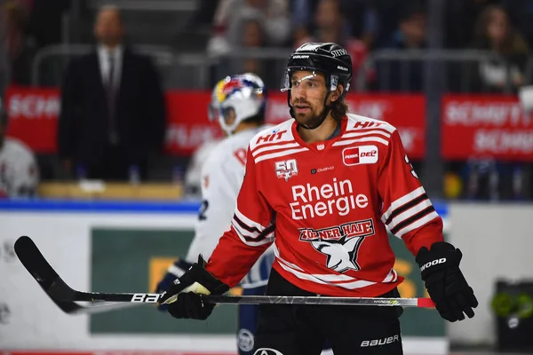 COLOGNE, Almanya - 15 Eylül 2022: Hokey maçı DEL Koelner Haie - EHC Red Bull Munchen