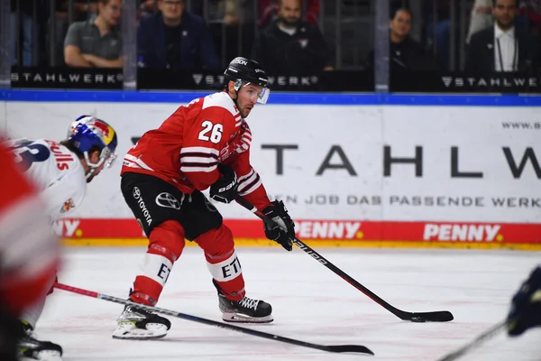 COLOGNE, Almanya - 15 Eylül 2022: Hokey maçı DEL Koelner Haie - EHC Red Bull Munchen